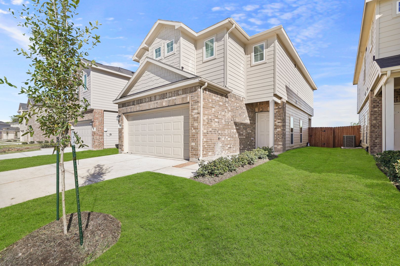 Houston House: 13313 Nabob Dr