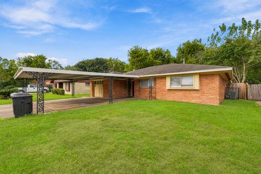 3 Bedroom House – 5239 Selinsky Rd, Houston, TX 77048-1738