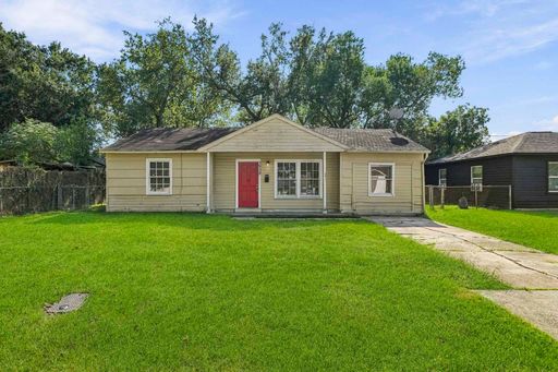 4 Bedroom House – 3938 Alsace St, Houston, TX 77021-2618