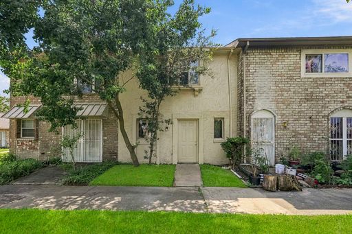 2 Bedroom House – 11315 Beechnut St, Houston, TX 77072-4221