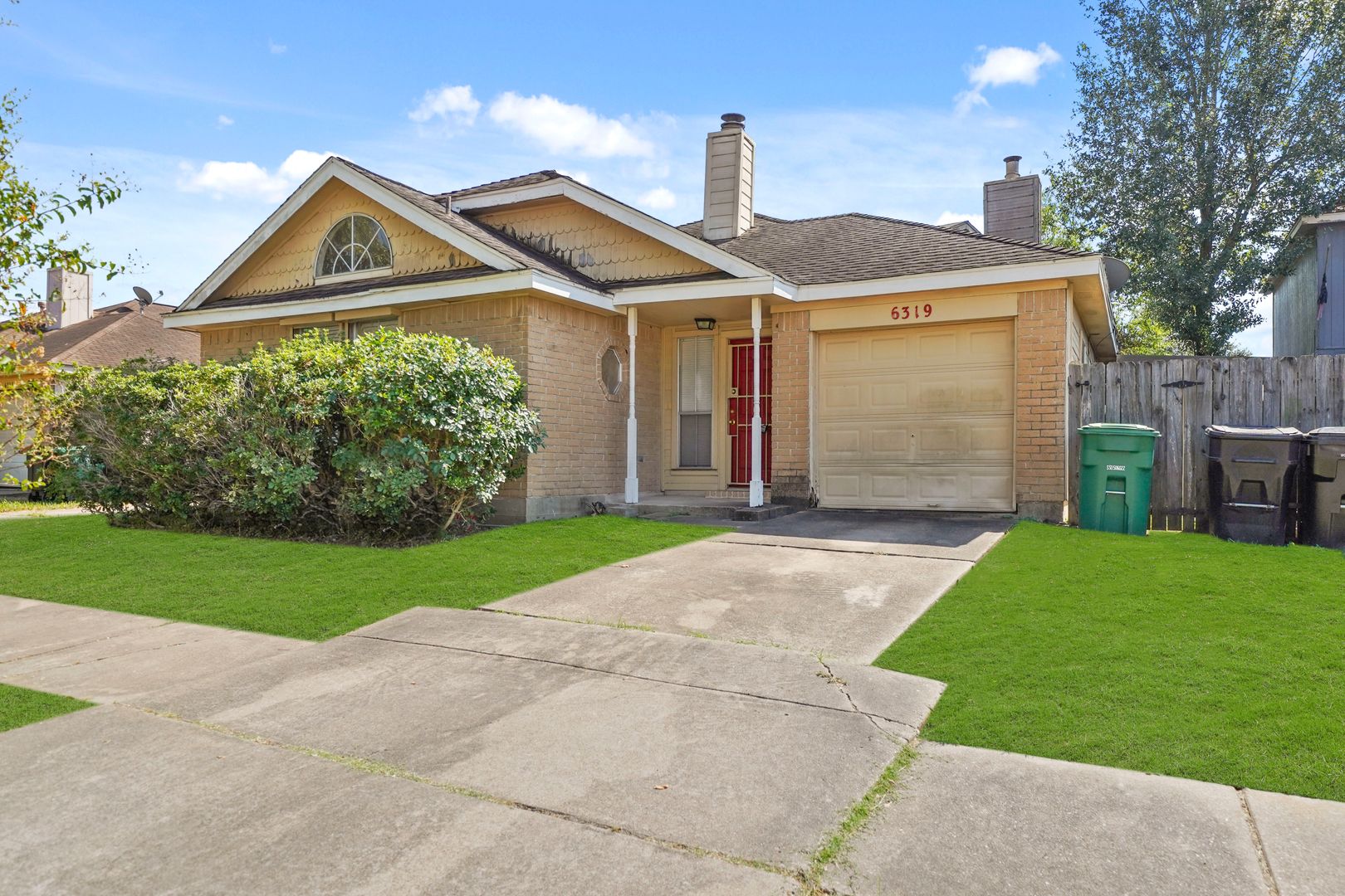 Houston House: 6319 Southwood Ct N