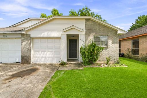 3 Bedroom House – 11014 Misty Summit Dr, Houston, TX 77086-1418