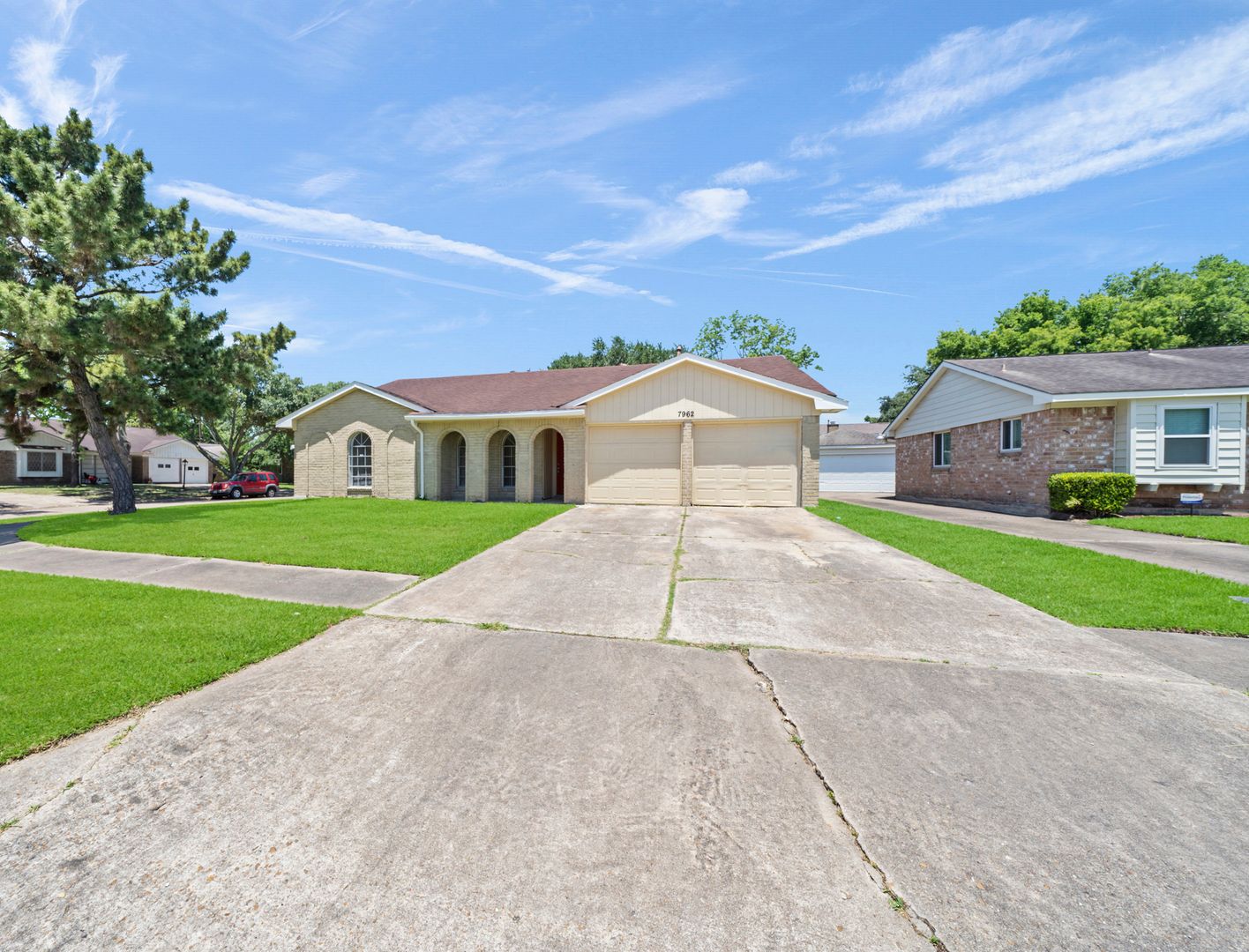 Houston House: 7962 Southmeadow Dr