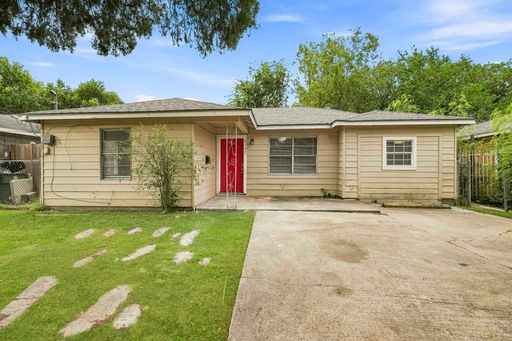 3 Bedroom House – 3742 Dreyfus St, Houston, TX 77021-4734