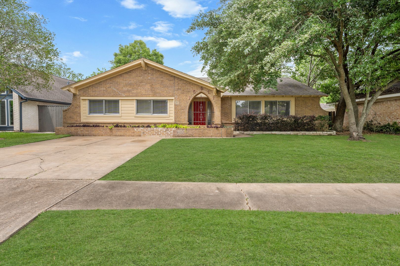 Houston House: 15911 Mill Point Dr