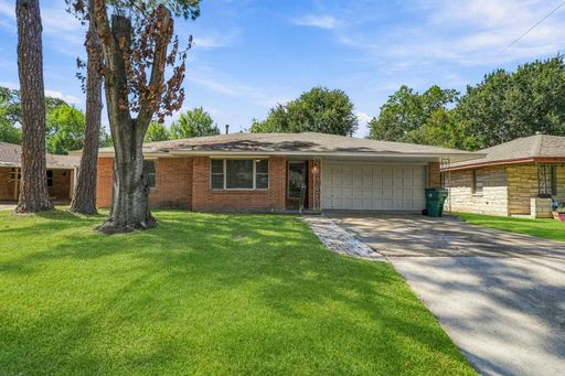 3 Bedroom House – 2010 Robinhood St, Pasadena, TX 77502-3729