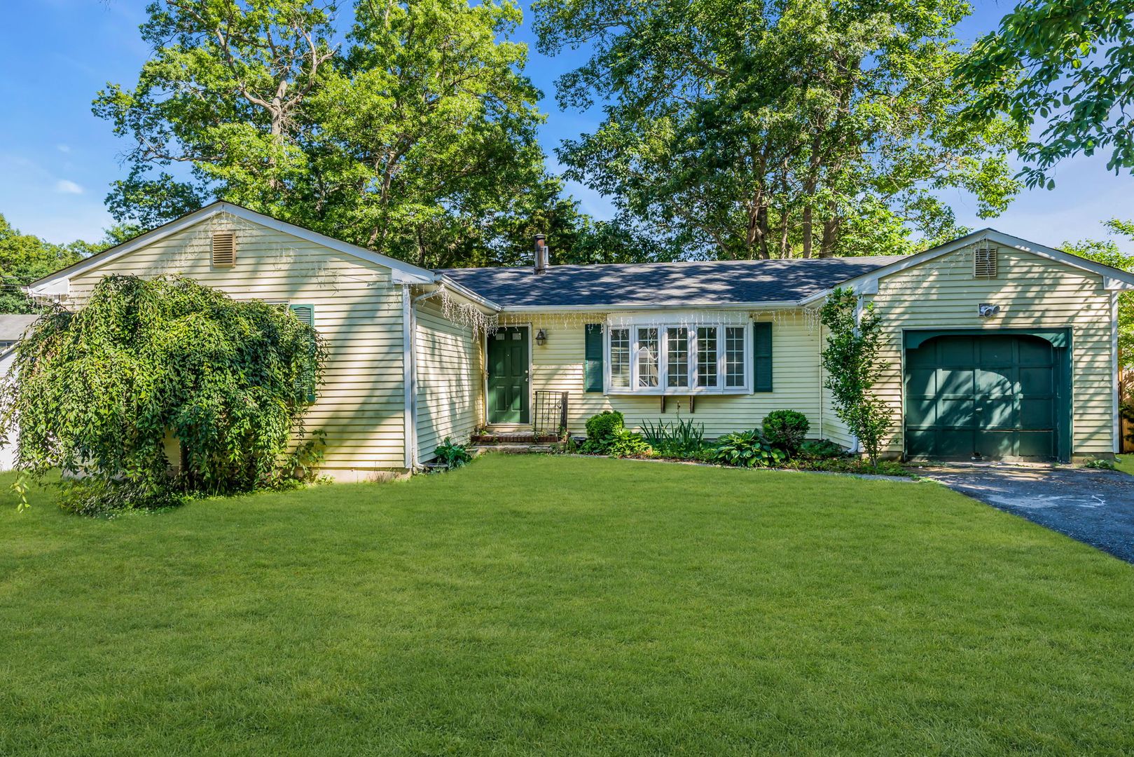 Manchester House: 2556 Woodland Road