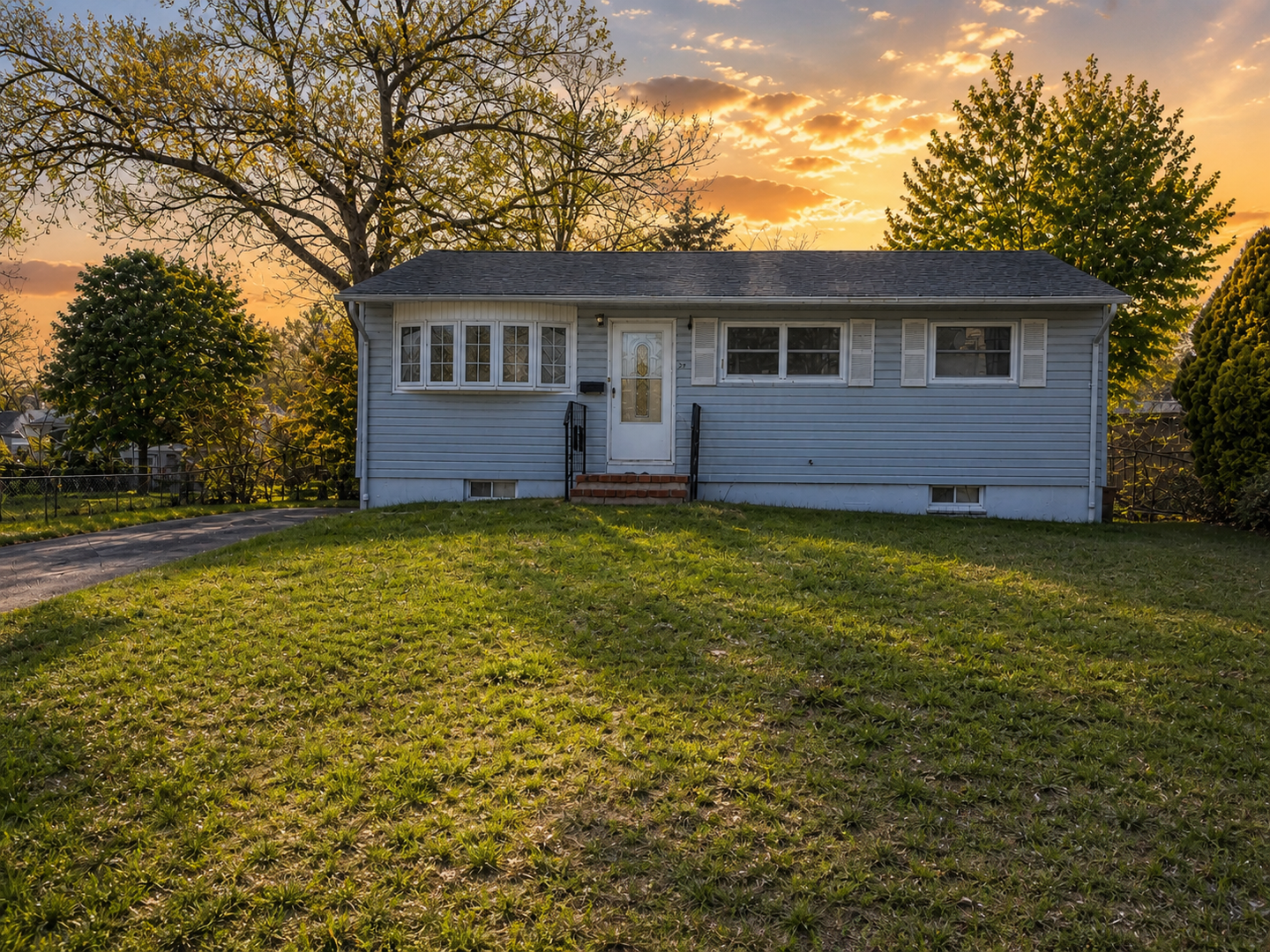 Toms River House: 29 Adelphi Rd