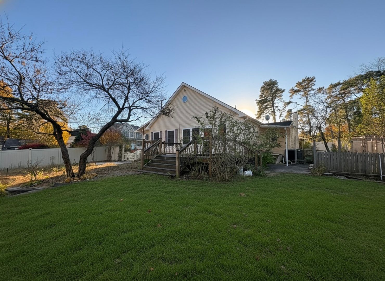 toms river House: 1425 Amsterdam Ave