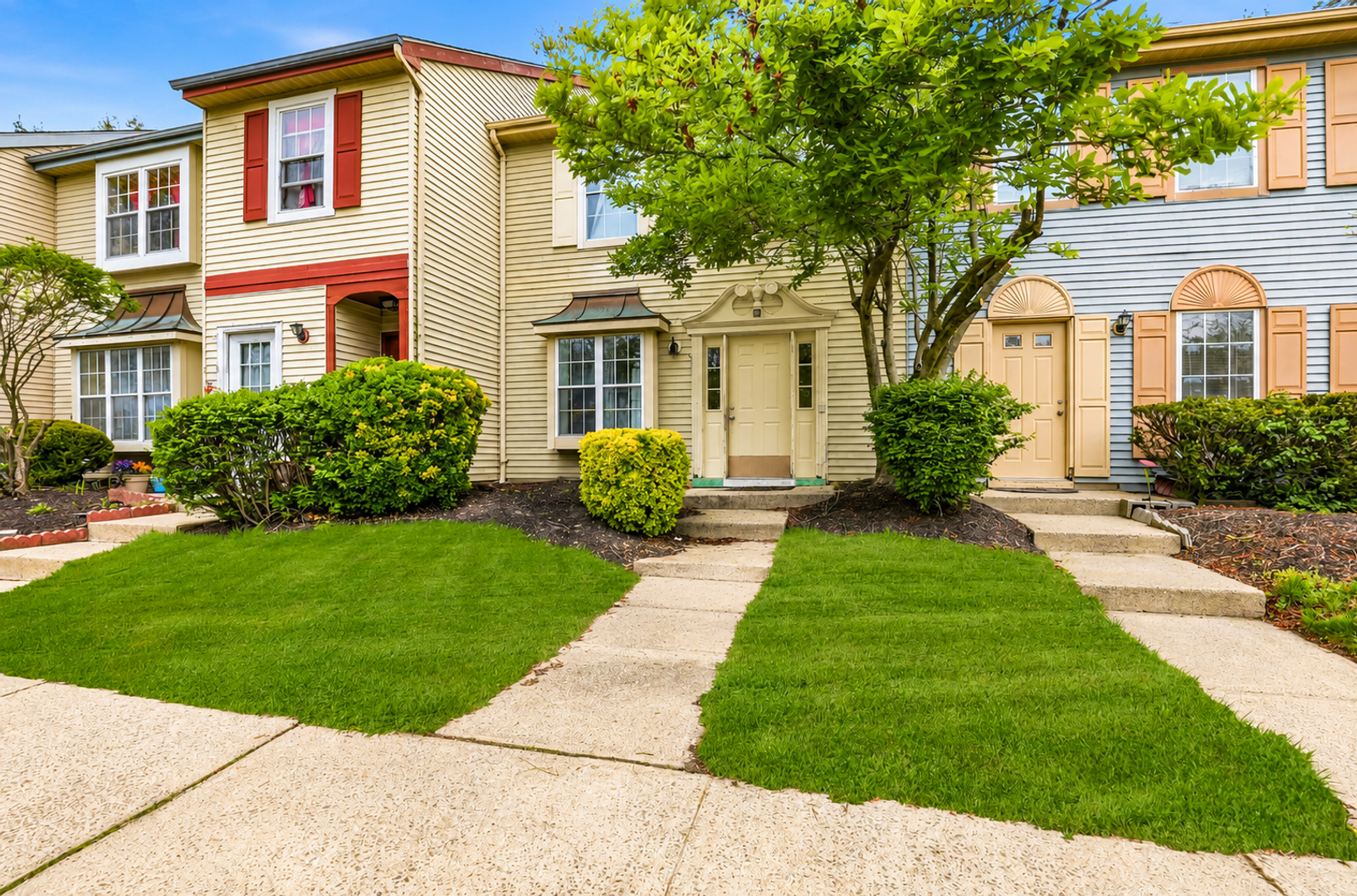 Lakewood Townhome: 243 Zachary Court