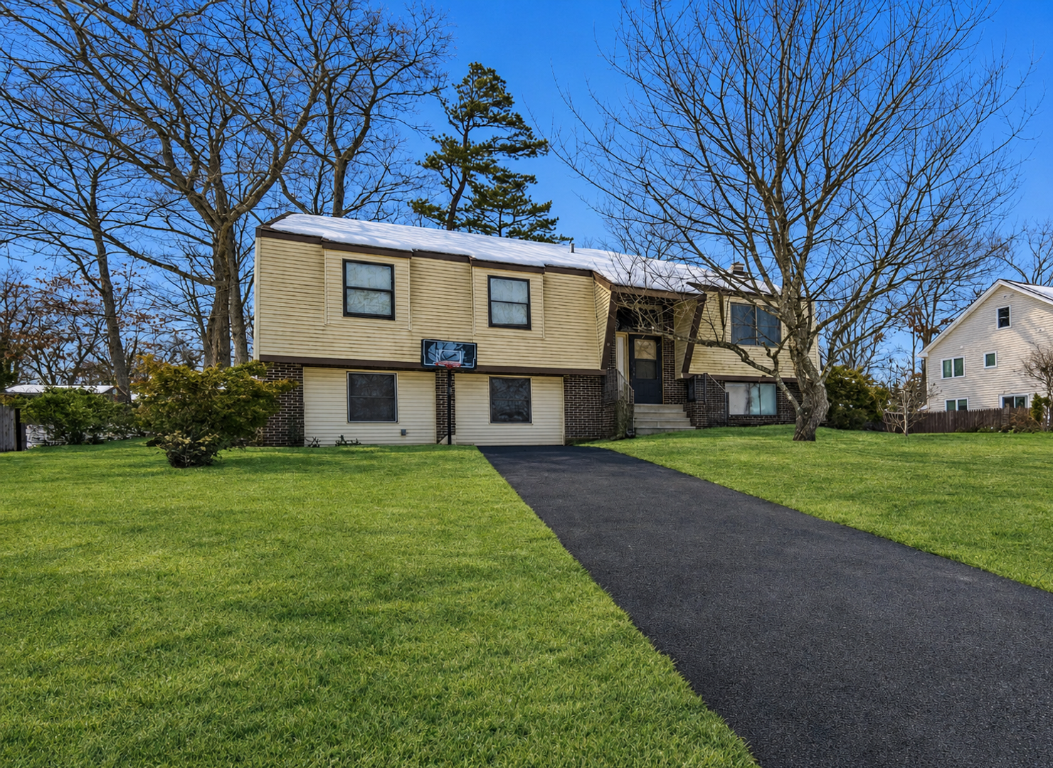 Jackson House: 10 Cambridge Dr