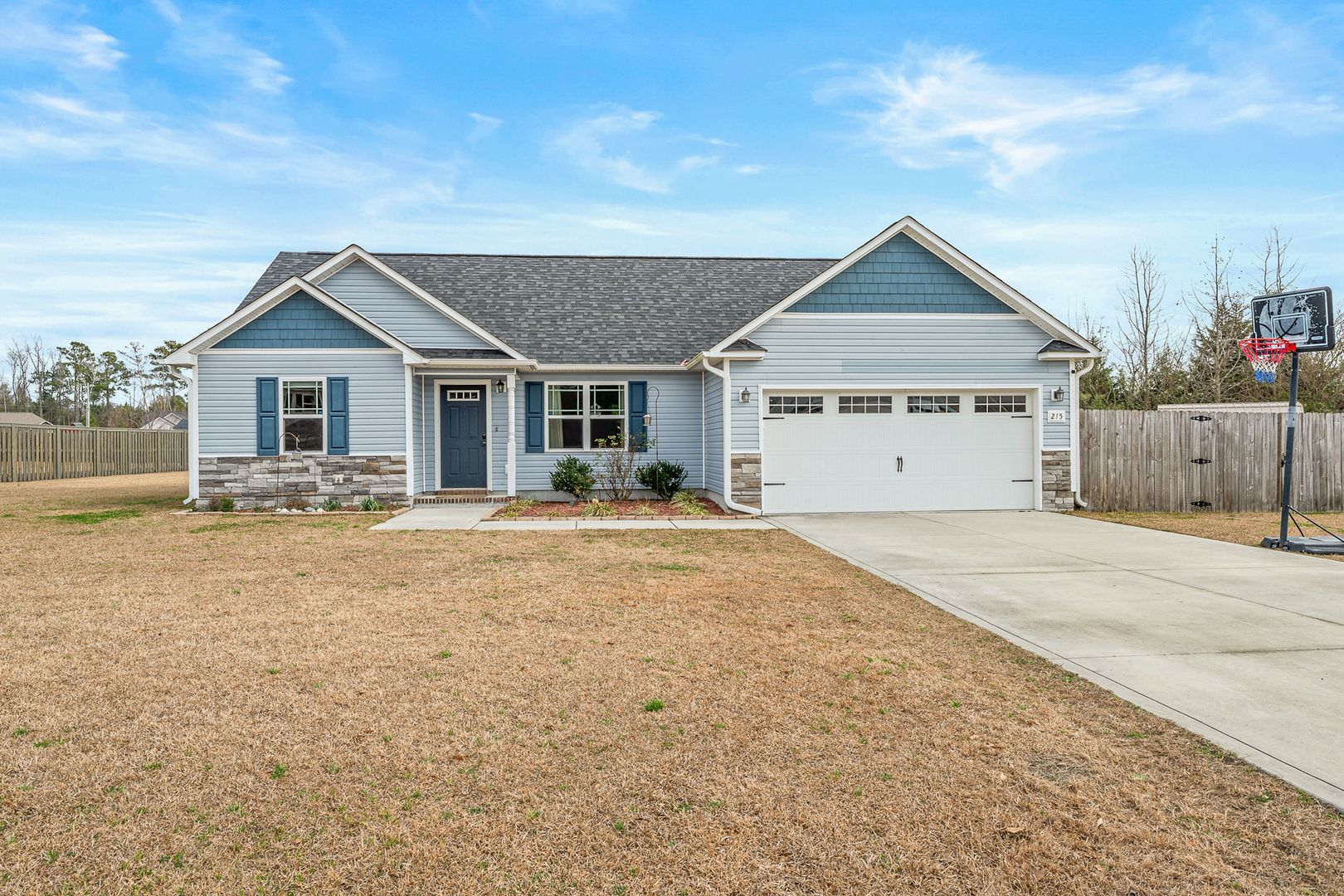 Jacksonville House: 215 Timber Jack Court