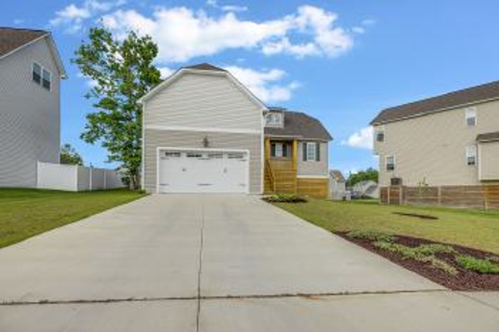 Jacksonville House: 305 Broadleaf Drive