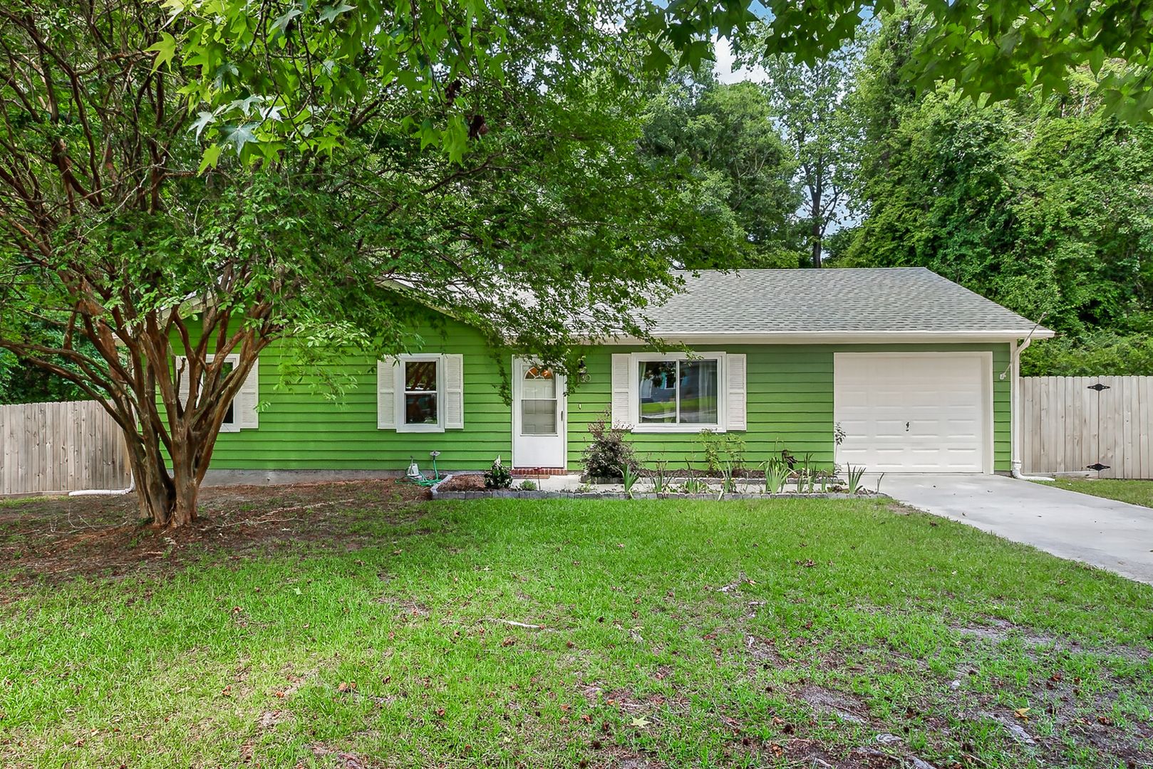 Jacksonville House: 130 Falcon Crest Rd