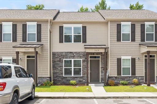 Charming Boyington Place Townhome Minutes from Camp Lejeune – photo 1