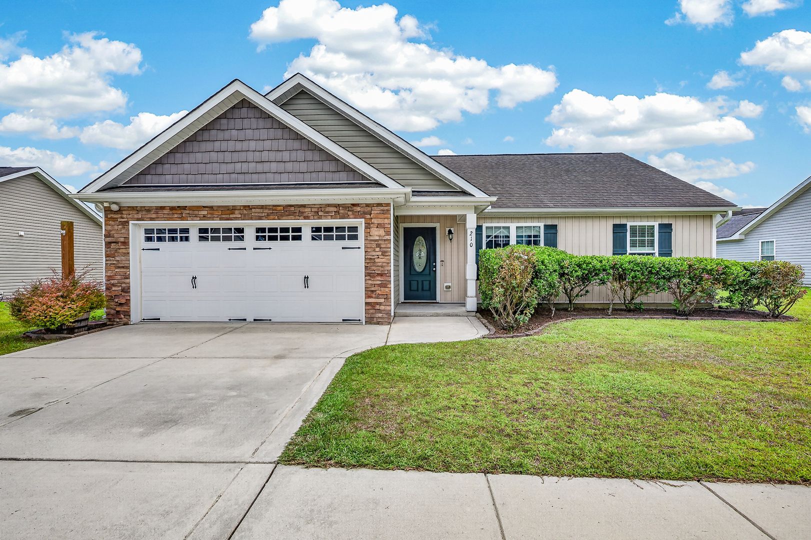 Jacksonville House: 210 Riverstone Court