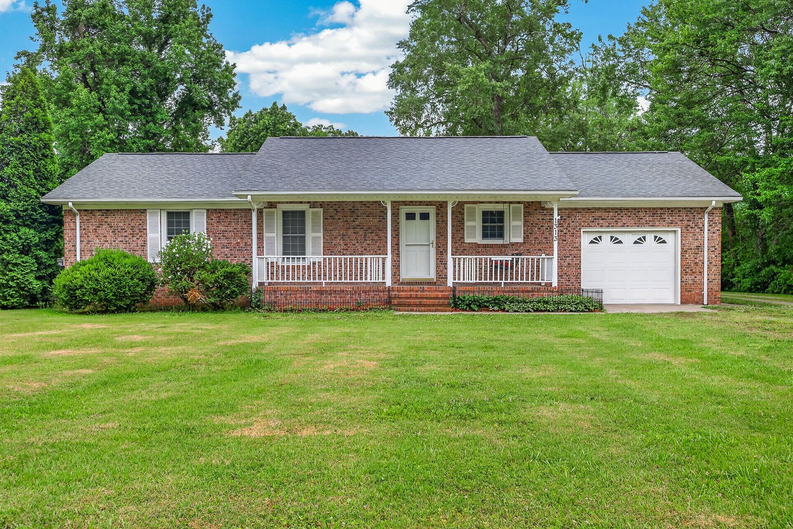 Jacksonville House: 1313 Pony Farm Road