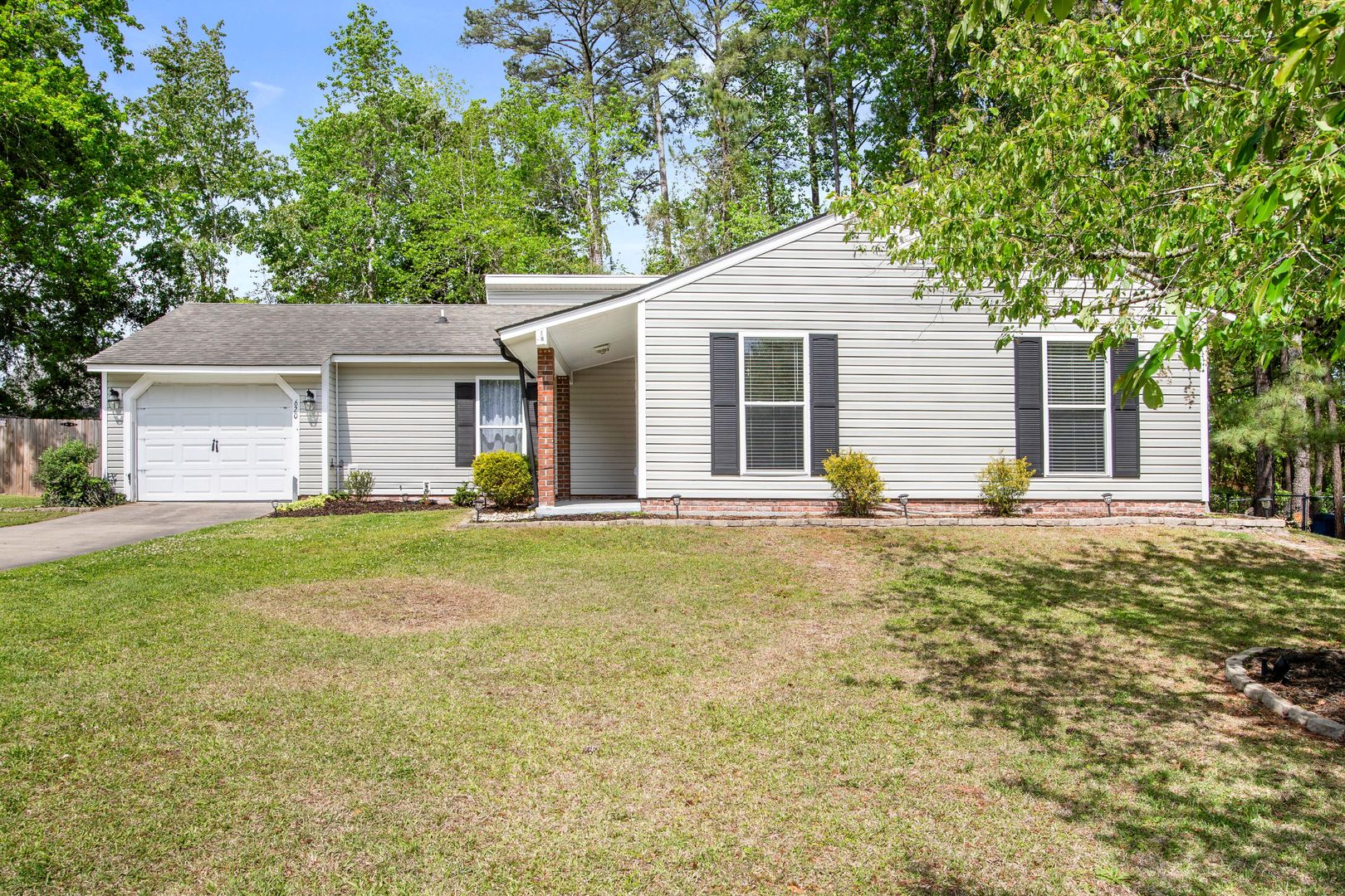 Jacksonville House: 620 Shadowridge Road