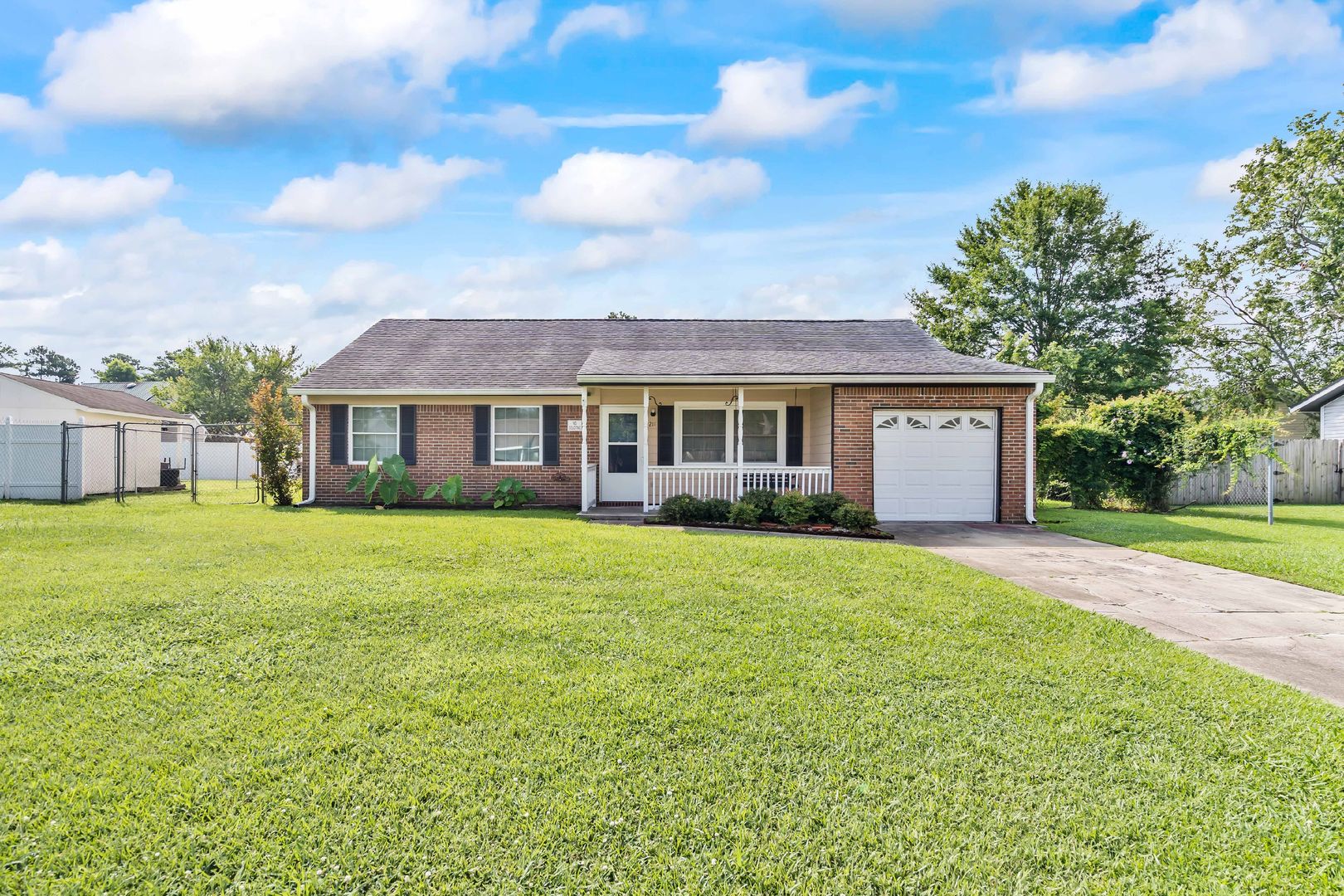 Jacksonville House: 211 Dennis Road
