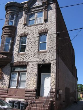 Large Unit - North Philadelphia – photo 1