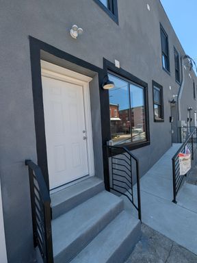 Bi-level Unit - Parkside – photo 1