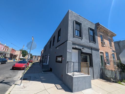 Bi-level Unit - Parkside – photo 1