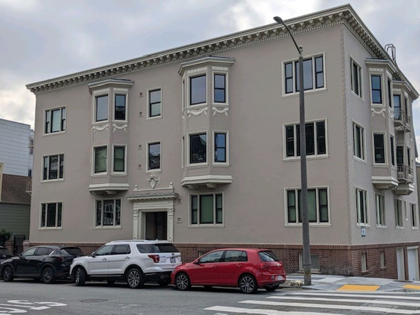 San Francisco Apartment: 2595 Washington Street