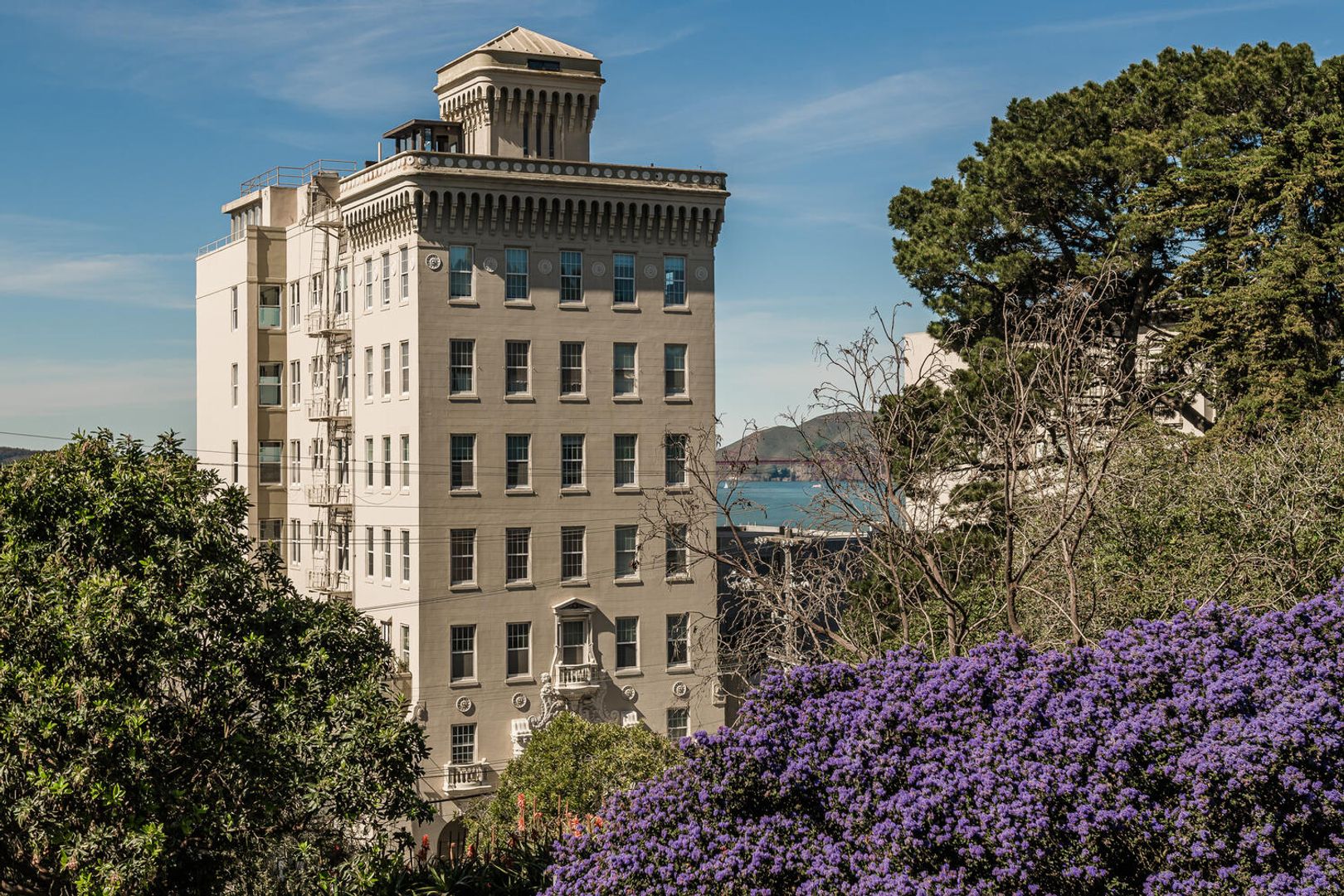 San Francisco Apartment: 2525 Larkin Street