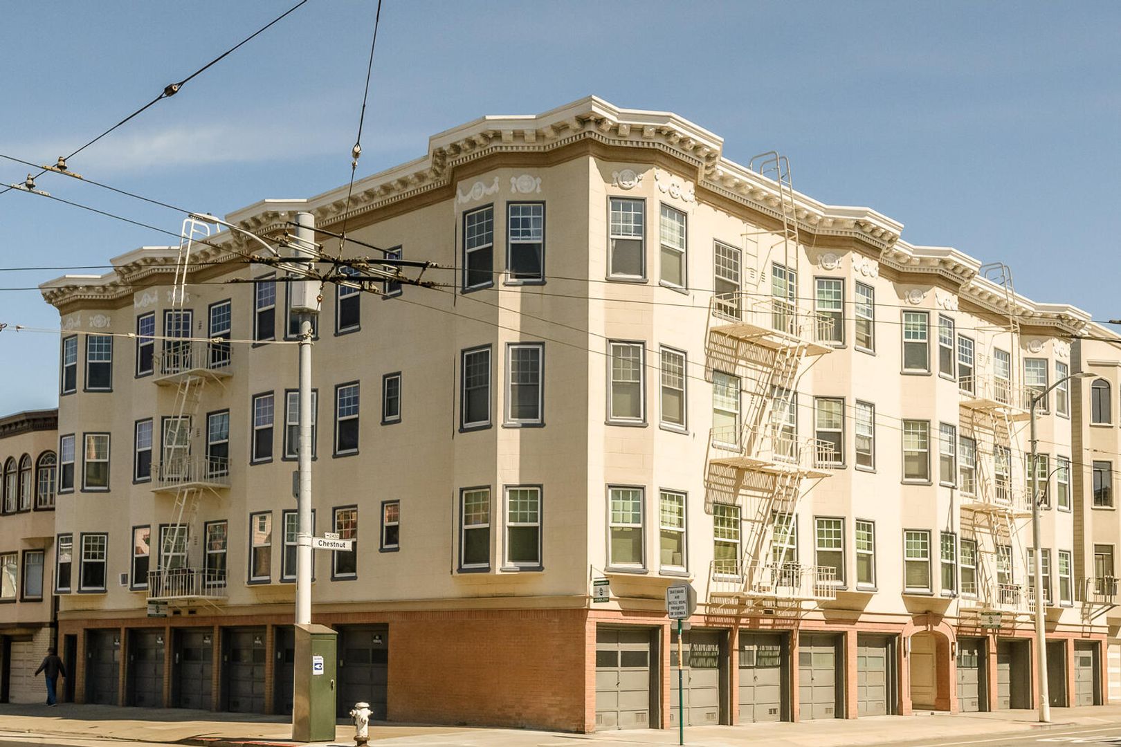 San Francisco Apartment: 2390 Chestnut Street