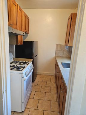 Studio in the Tenderloin – photo 1