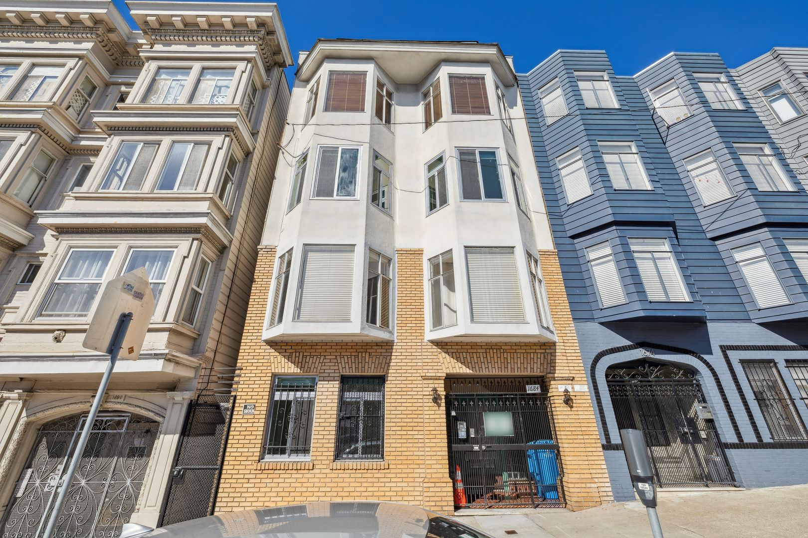 San Francisco Apartment: 1684 Washington Street