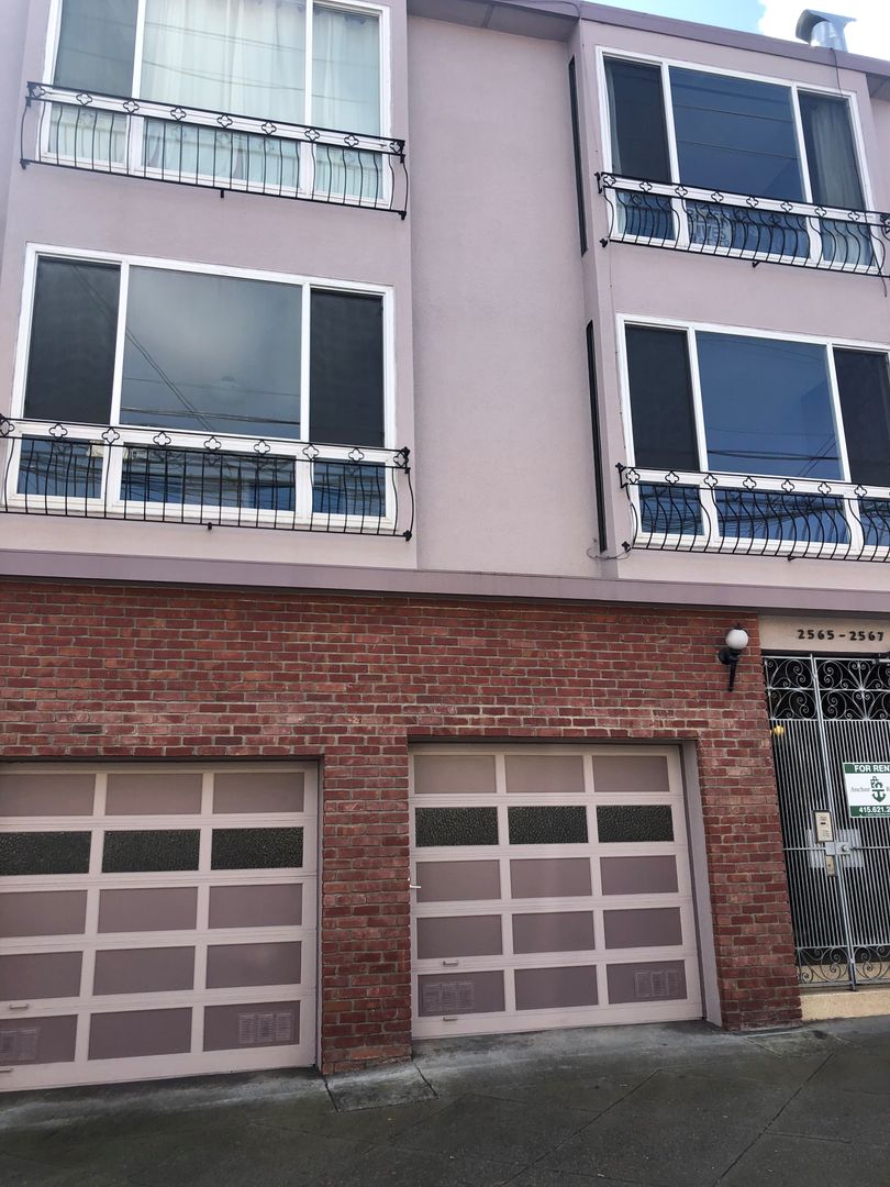 San Francisco Apartment: 2565 Greenwich Street