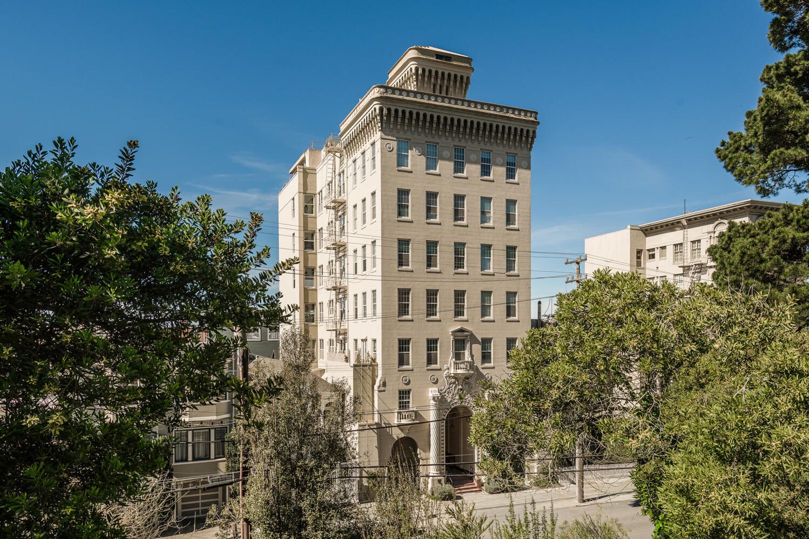 San Francisco Apartment: 2525 Larkin Street