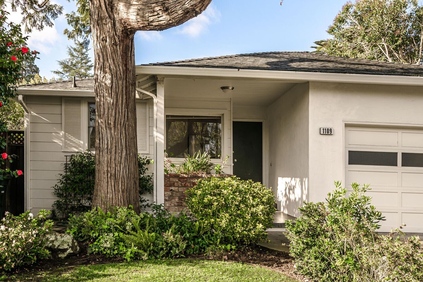 Burlingame House: 1109 Drake Avenue