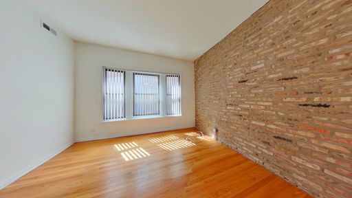 Top Floor East Lakeview One Bedroom – photo 1