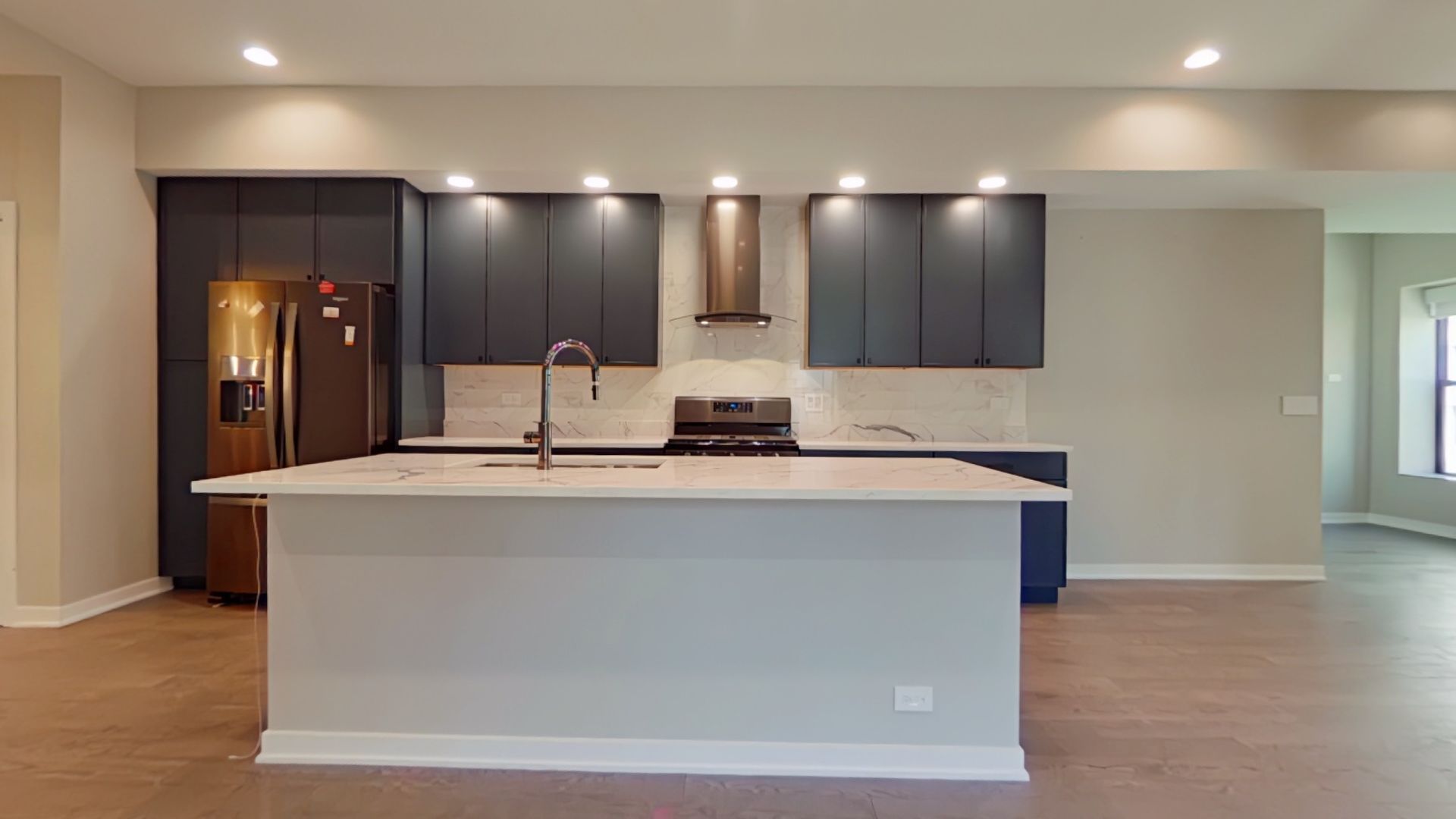 Chicago Apartment: 670 N. Clark St.