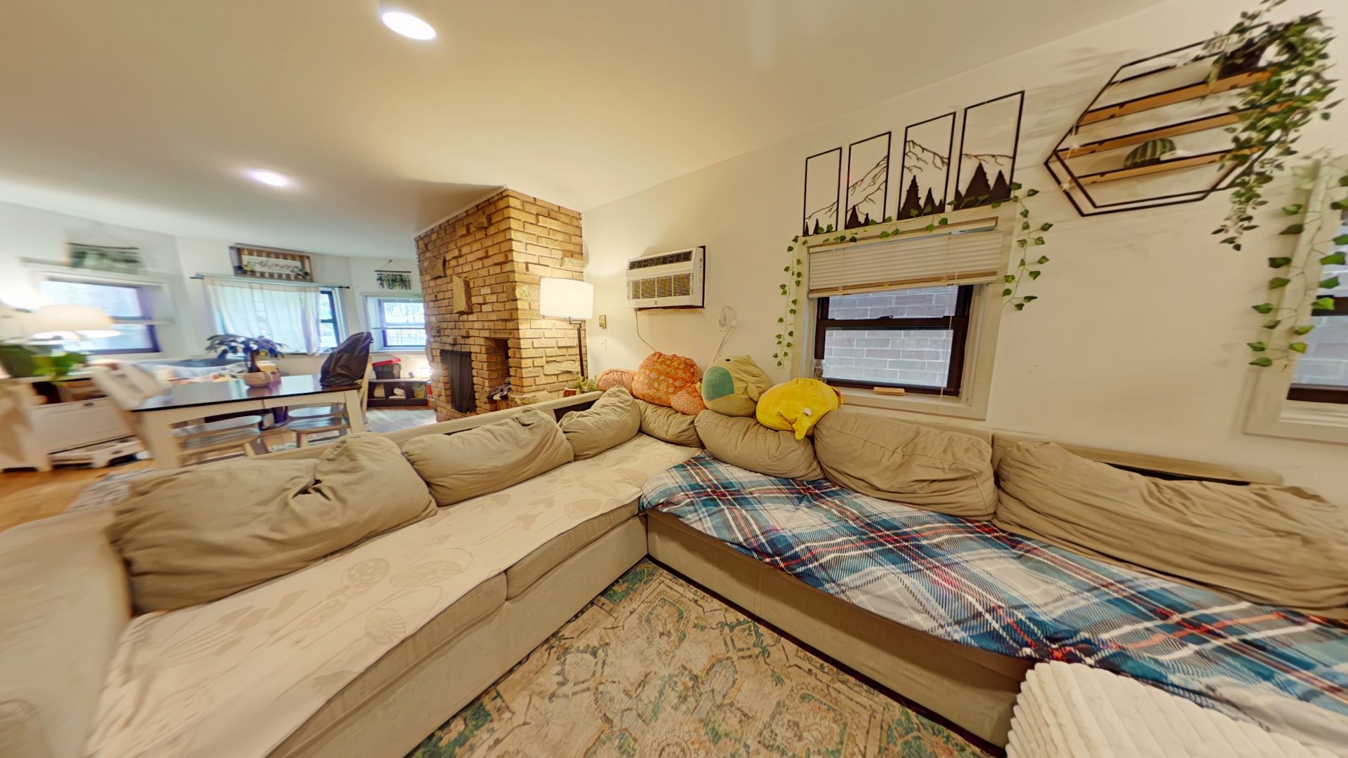 Chicago Apartment: 831 W. Wrightwood Ave.