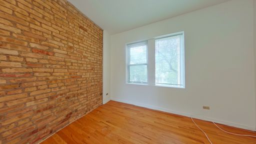 Large Second Floor Lakeview One Bedroom – photo 1