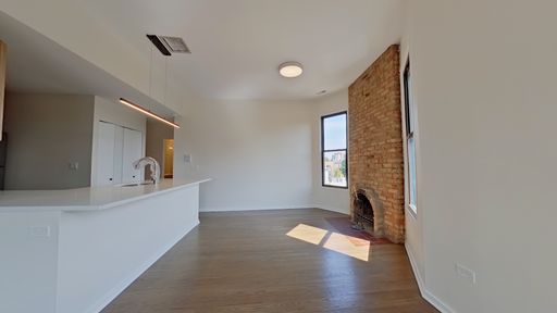 Top Floor Lincoln Park Two Bedroom – photo 1