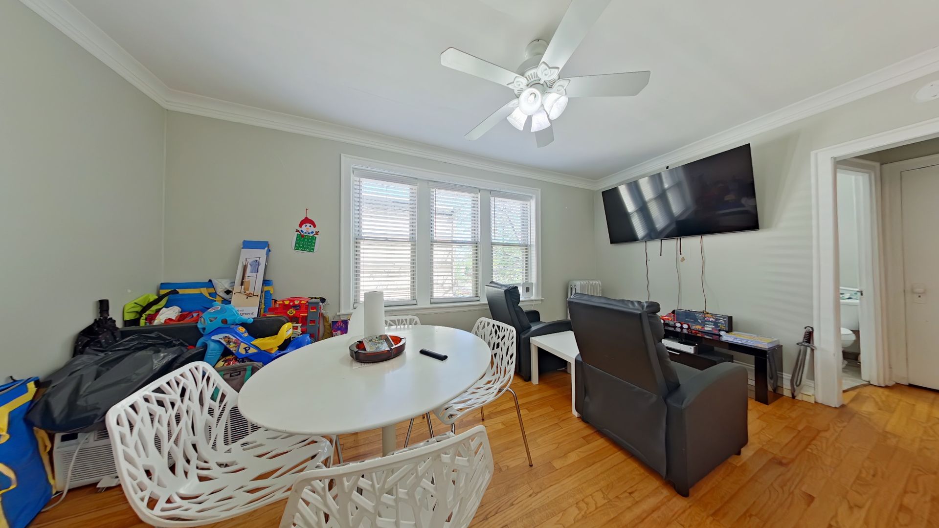 Chicago Apartment: 4823 W. Addison St.