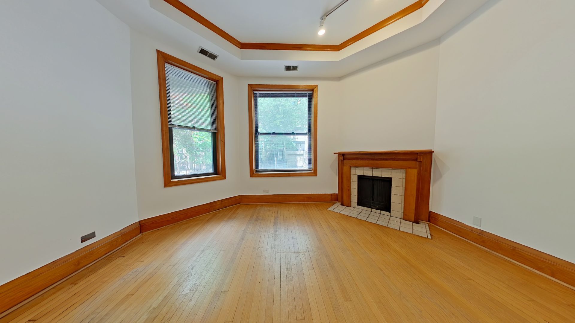 Chicago Apartment: 35 E. Division St.