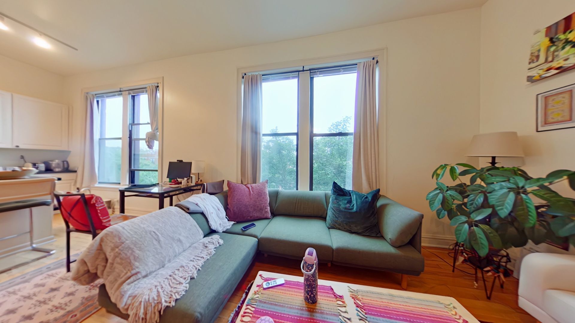 Chicago Apartment: 859 W. Oakdale Ave.