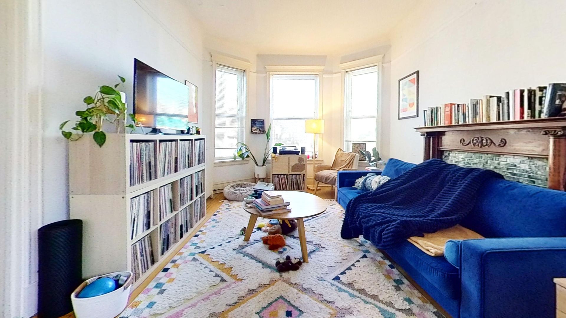 Chicago Apartment: 1015 W. School #1