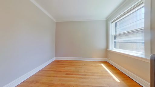 Second Floor Wrigleyville Two Bedroom Includes Heat – photo 1