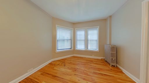 Second Floor Lincoln Park One Bedroom Includes Utilities – photo 1