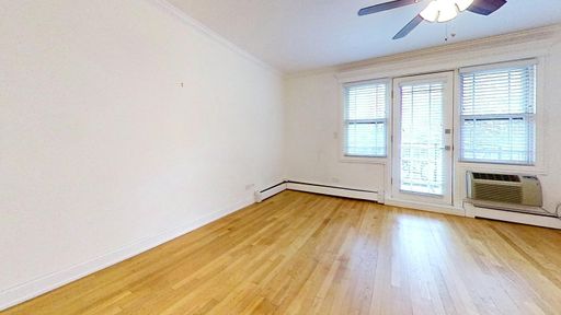 Third Floor Updated Lincoln Park One Bedroom Includes Heat – photo 1