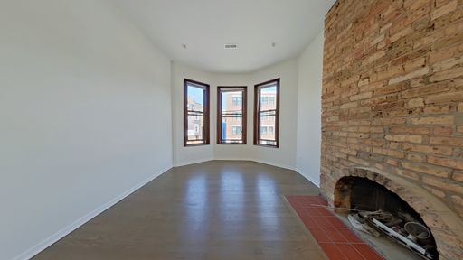 Second Floor Lincoln Park One Bedroom – photo 1