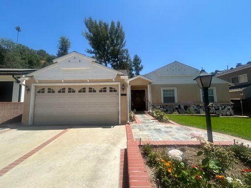 La Canada Home Ready to Rent Now!! Walking Distance to Paradise Canyon Elementary School!