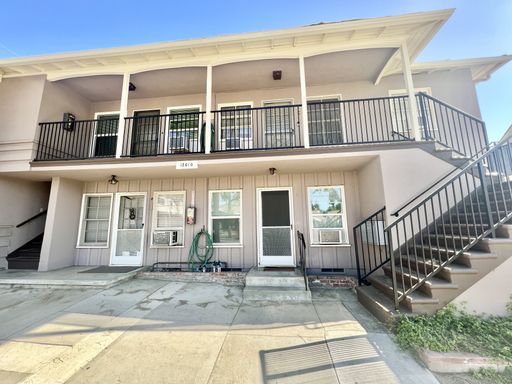 In Uptown Whittier - Downstairs One Bedroom