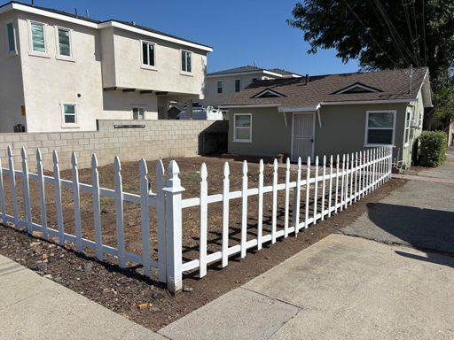 Charming Unit For Lease! – photo 1